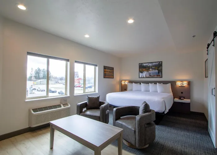 Cedar Street Hotel & Suites