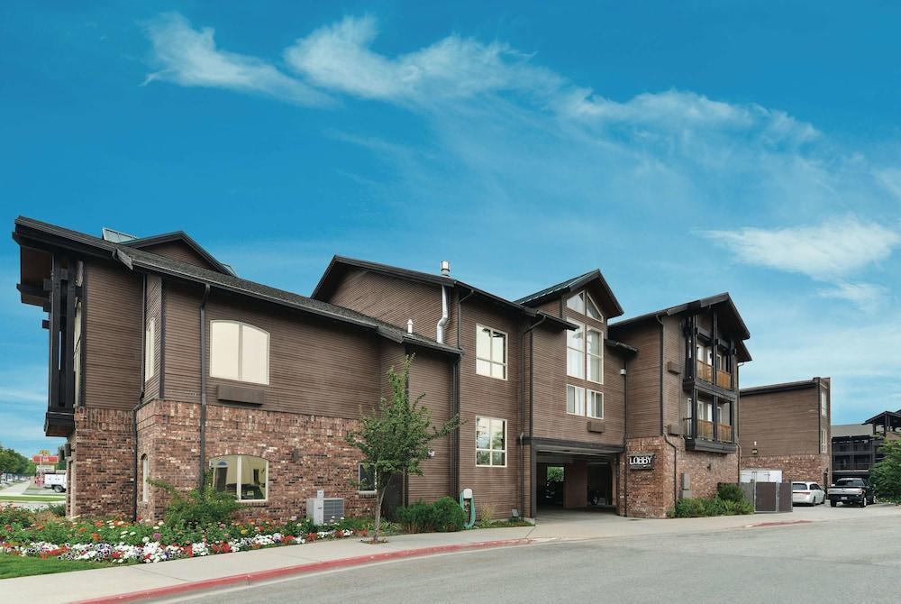 Cedar Street & Hotel 3*