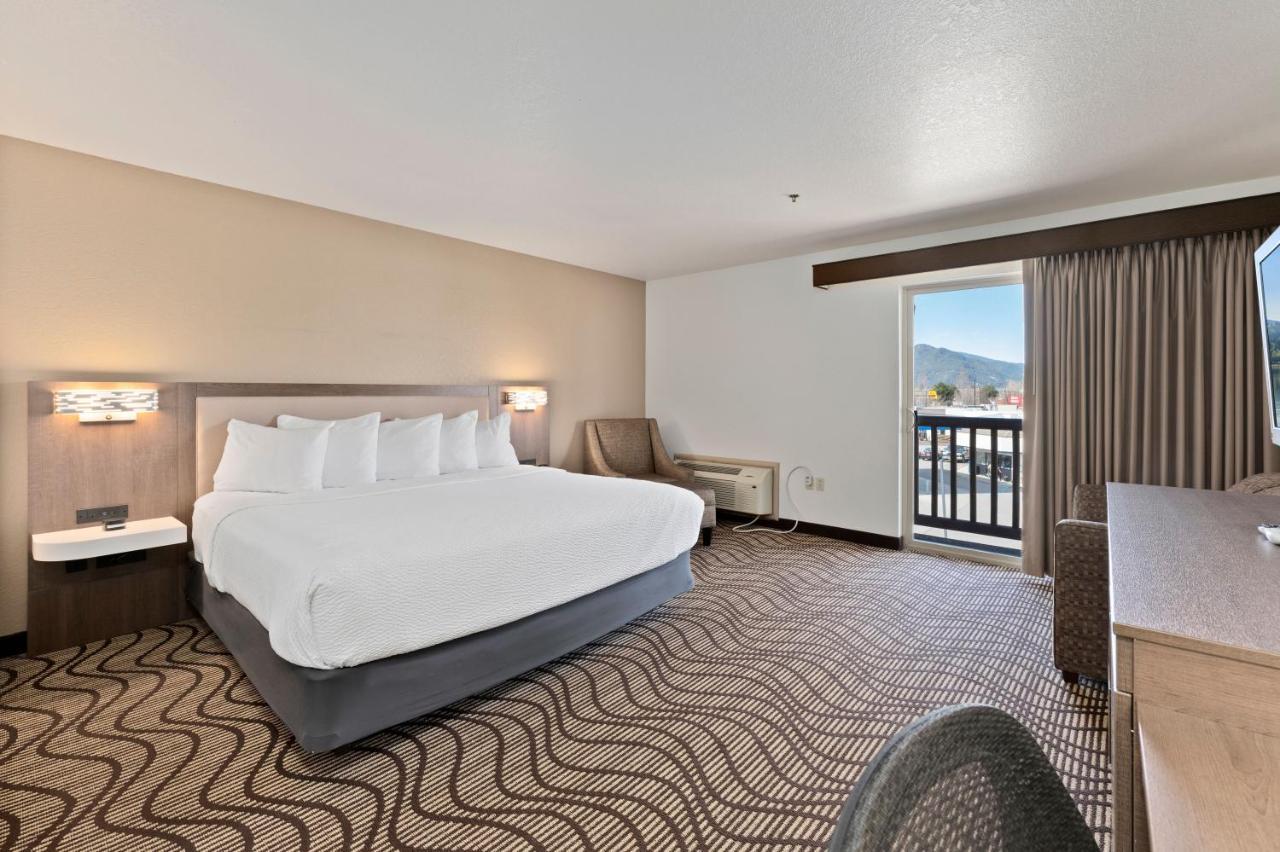 Cedar Street & 3* Sandpoint