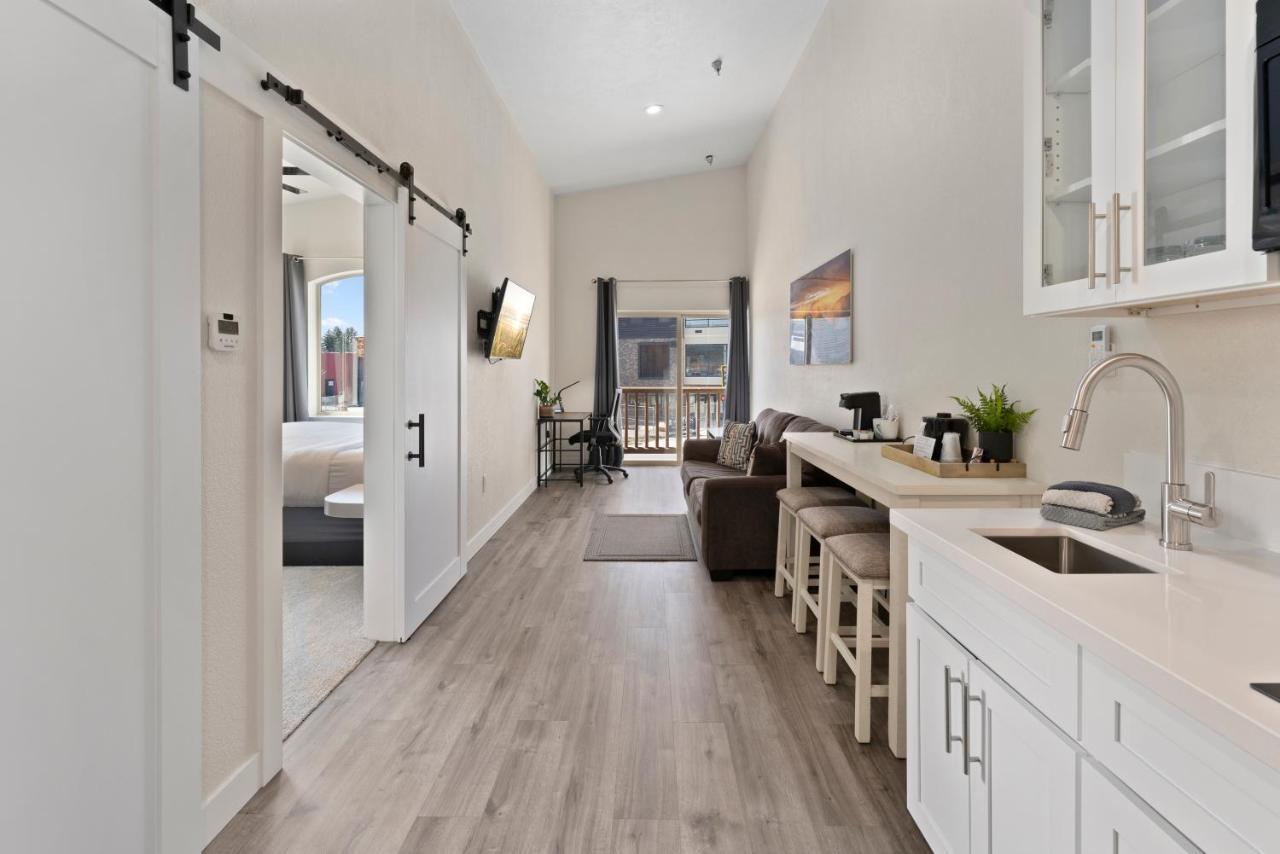 Cedar Street & 3* Sandpoint