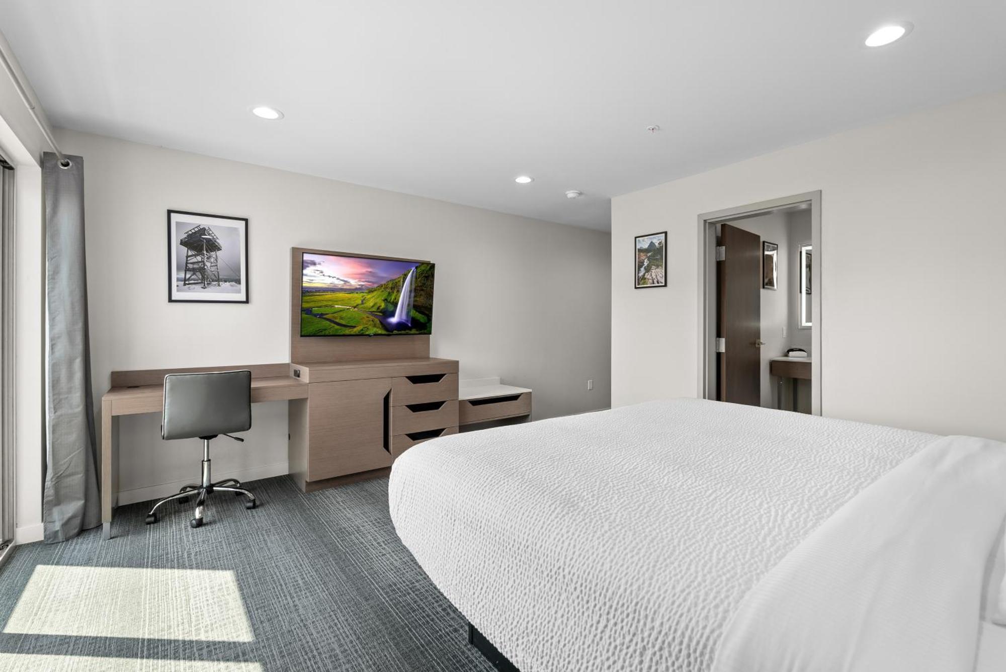 Cedar Street & 3* Sandpoint