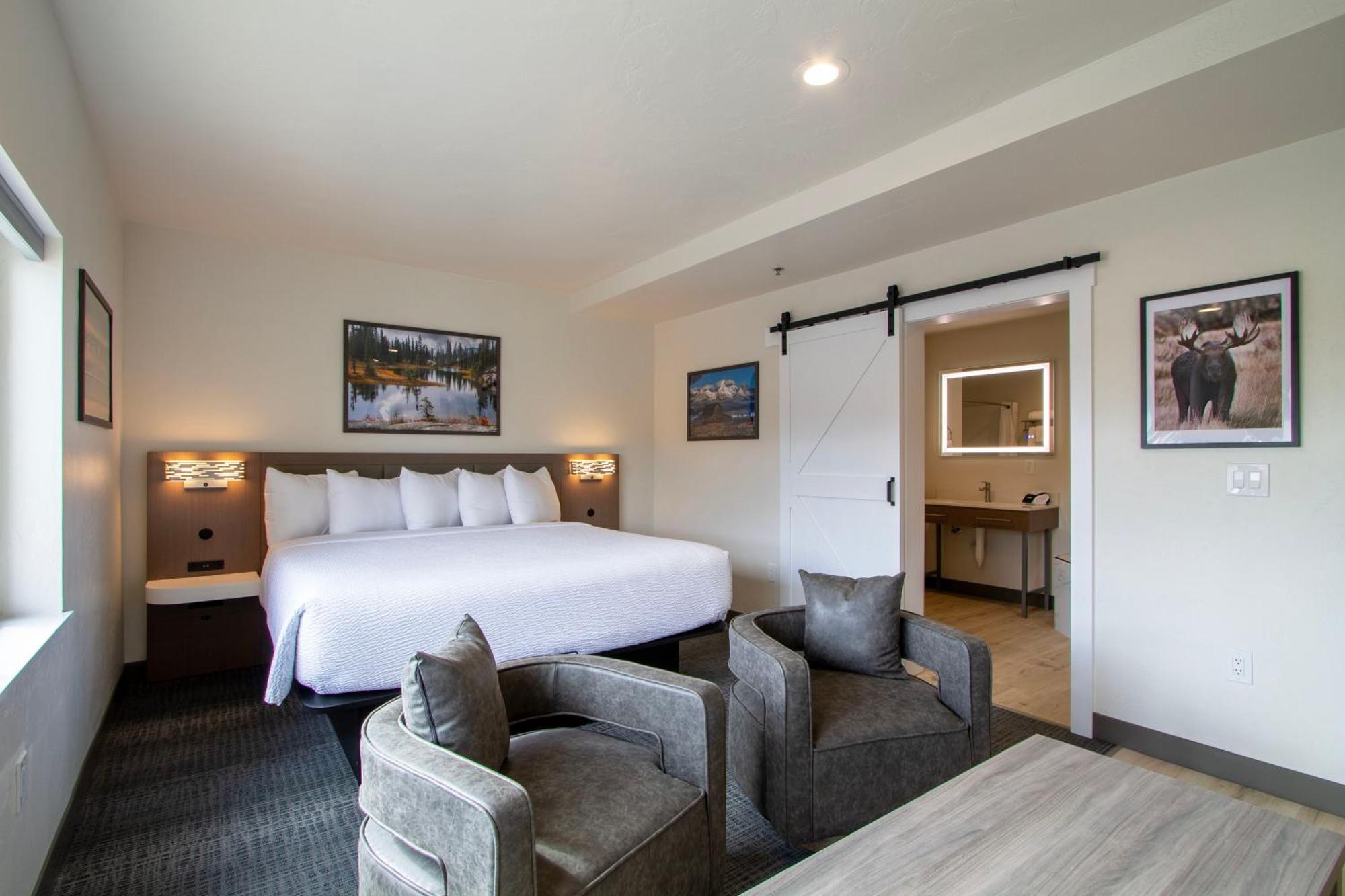 Cedar Street & Hotel Sandpoint