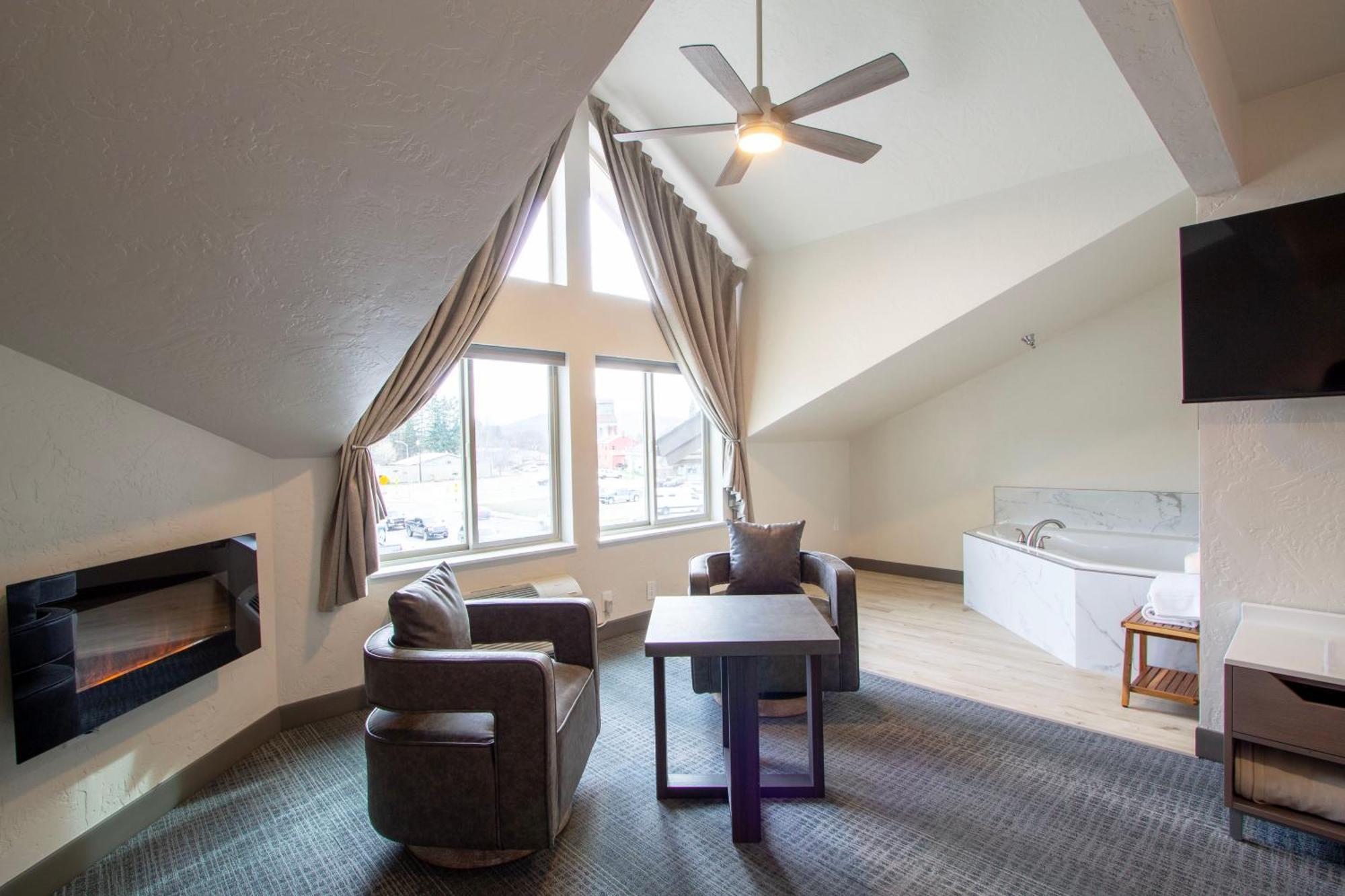 Cedar Street & Hotel 3*