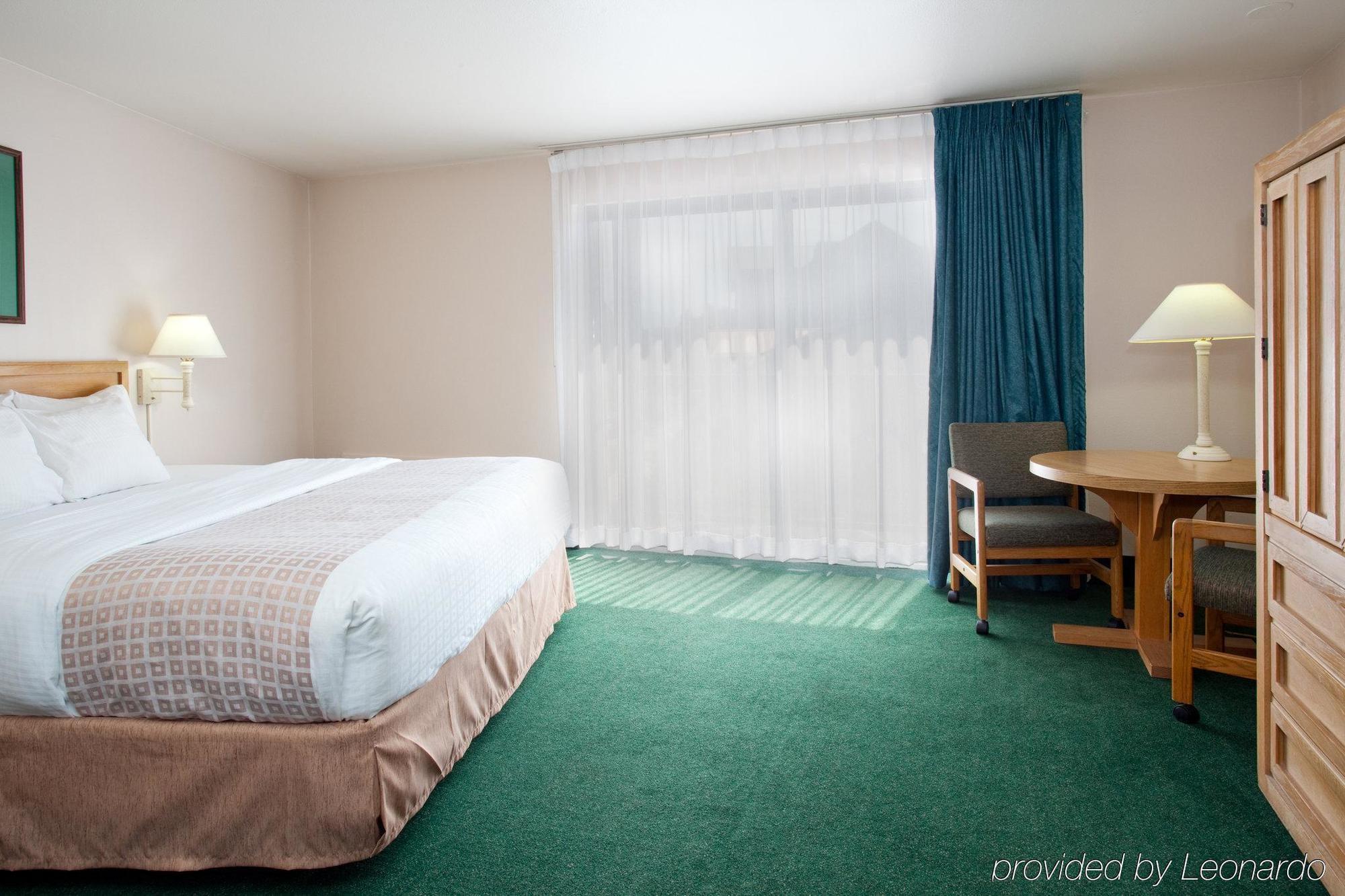 Cedar Street & Hotel 3*