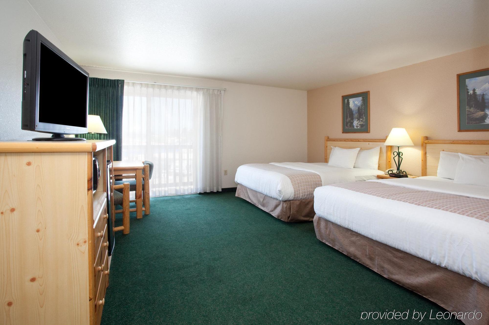 Cedar Street & 3* Sandpoint